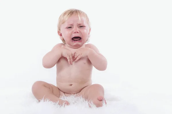 Gråtande barn i blöja — Stockfoto
