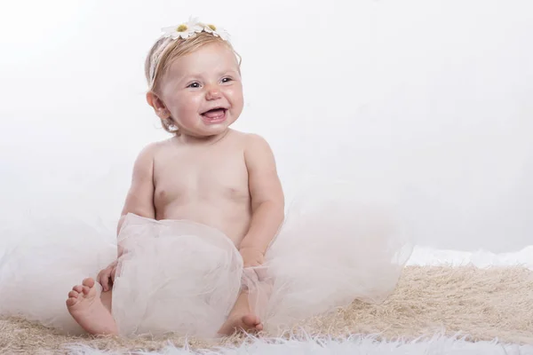 Bebê feliz, bebê sorridente em fralda — Fotografia de Stock