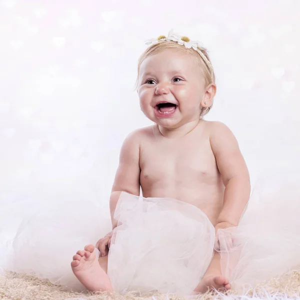 Щаслива дитина, усміхнена дитина в памперсі — стокове фото
