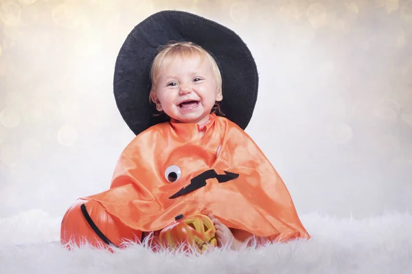 Dziecko ubrane w halloween — Zdjęcie stockowe