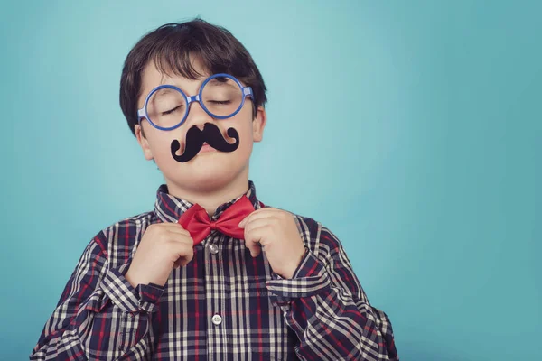 Ευτυχισμένος Πατέρες Ημέρα Αστείο Αγόρι Ψεύτικο Μουστάκι Και Γραβάτα — Φωτογραφία Αρχείου