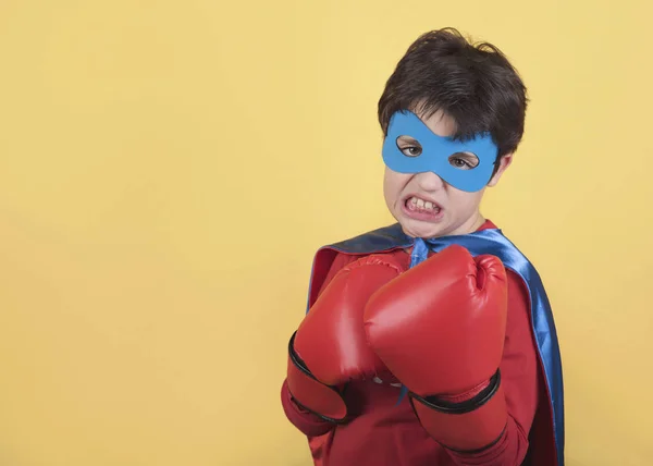 Superhéroe, Retrato de niño disfrazado de superhéroe — Foto de Stock