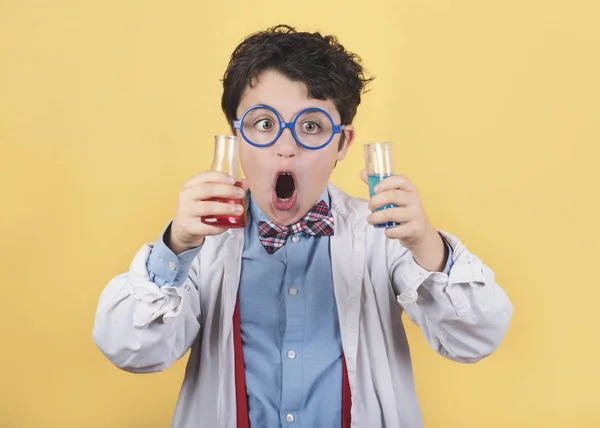 Niño científico loco — Foto de Stock