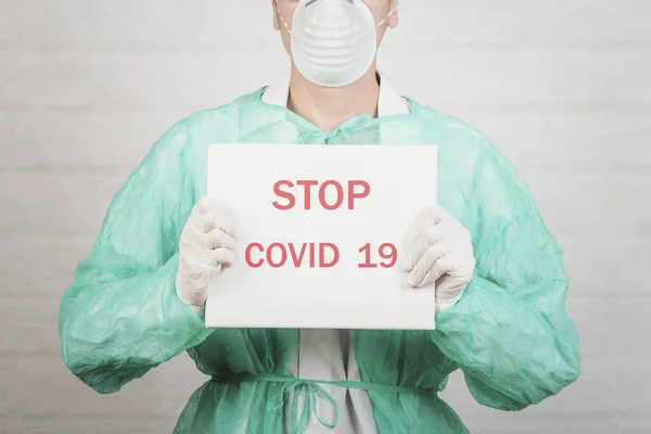 Detén Coronavirus Médico Trabajador Médico Sosteniendo Tablero Blanco Contra Coronavirus — Foto de Stock