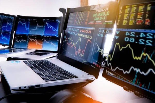 Mum çubuk grafik grafik yatırım borsa işlem hacmi, boğa noktası, EUR'daki aşağı hareket noktası. grafik eğilim
