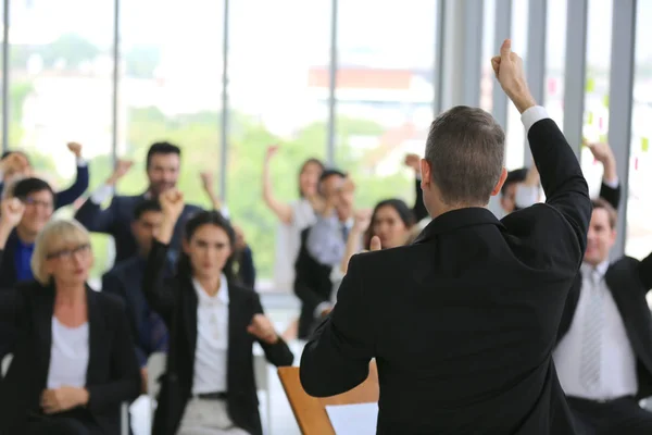 Gruppe von Geschäftsleuten in der Wirtschaft erfolgreiche Ausbildung auf sem — Stockfoto