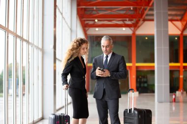 Seyahatte olan iş adamları