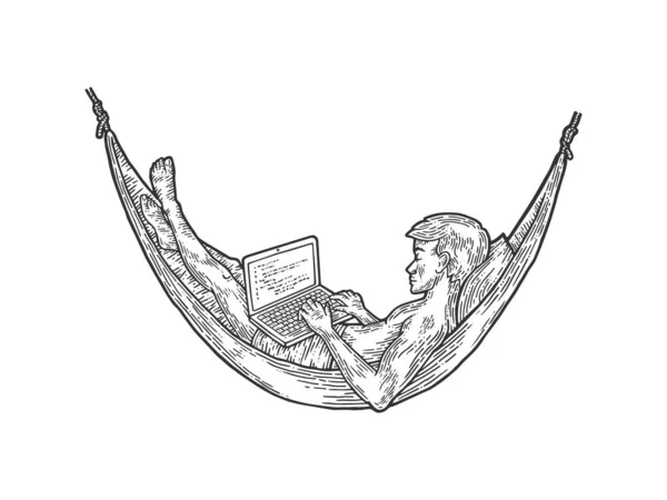 Il programmatore lavora nell'illustrazione vettoriale di incisione dello schizzo del hammock. T-shirt abbigliamento design di stampa. Imitazione del gratta e Vinci. Immagine disegnata a mano in bianco e nero . — Vettoriale Stock