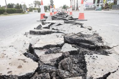 Yol çalışmaları asfalt değişimi