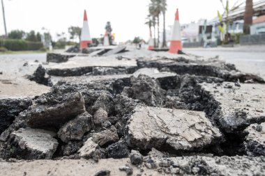 Parçalanmış asfalt onarım önce