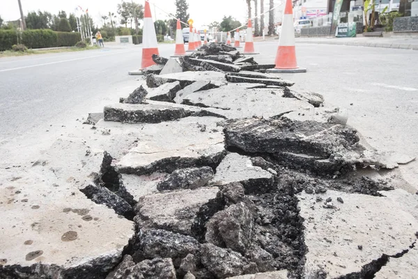 Yol çalışmaları asfalt değişimi