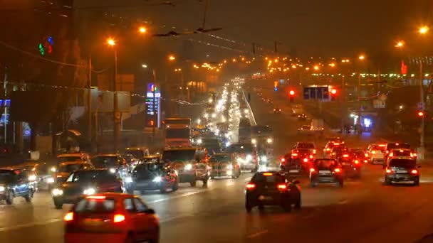 Timelapse yol arabalar gece. Ukrayna, Kiev 2017 — Stok video