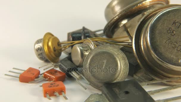 Oude Radio onderdelen transistors, de tijden van de Sovjet-Unie — Stockvideo
