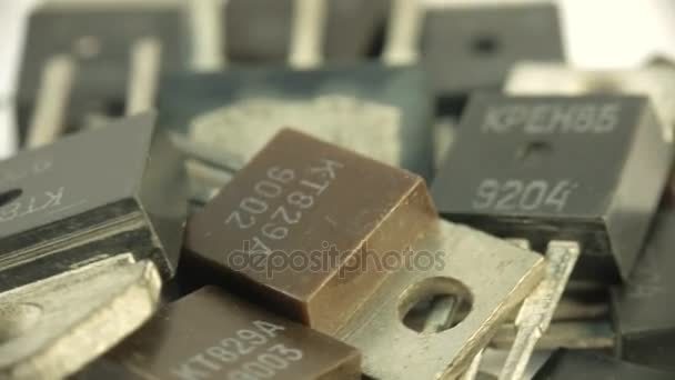Los viejos transistores de componentes de radio, los tiempos de la URSS — Vídeo de stock