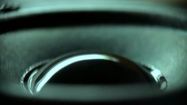 Closeup sub-woofer hareket yönü. Hoparlör bölümü müzik