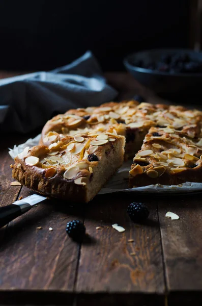 Ev yapımı taze pişmiş pasta 