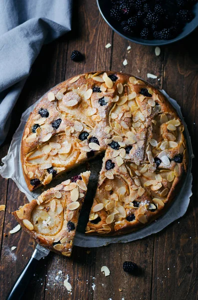 Ev yapımı taze pişmiş pasta 