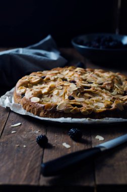 Ev yapımı taze pişmiş pasta