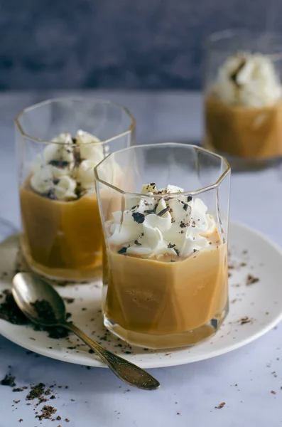 Delizioso dessert in un bicchiere — Foto Stock