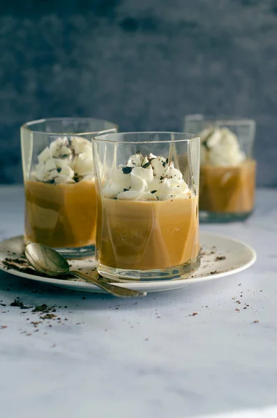 Delizioso dessert in un bicchiere — Foto Stock