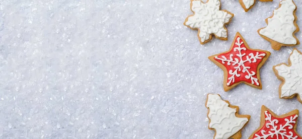 Galletas de Navidad sobre fondo brillante con espacio libre —  Fotos de Stock