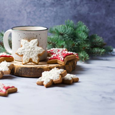Noel kurabiyeleri ve kakao kupa