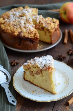 Ev yapımı elmalı turta.