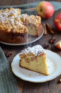 Ev yapımı elmalı turta.