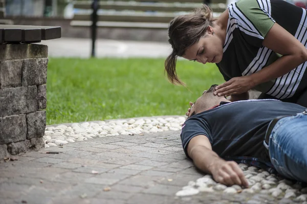 Parametrów życiowych i masażu serca dla Cpr — Zdjęcie stockowe