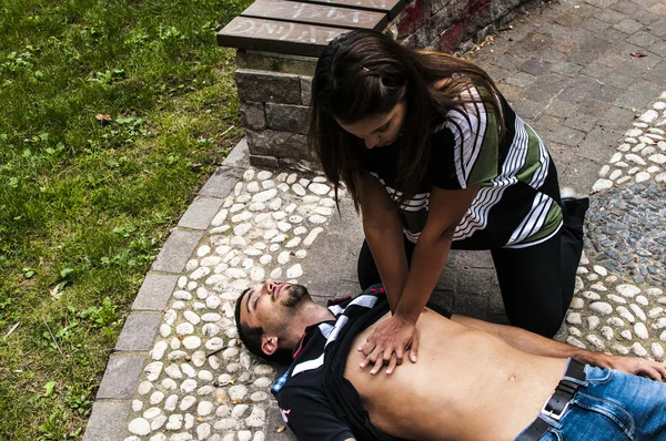 Hayati parametreleri ve Cpr için kalp masajı defibrilatör ile — Stok fotoğraf