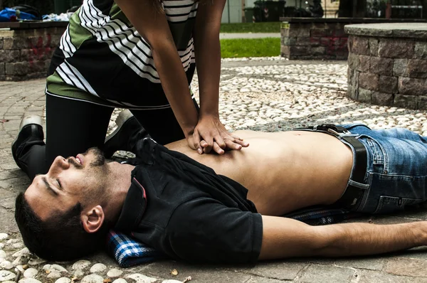 Vital parameters and cardiac massage for CPR — Stock Photo, Image
