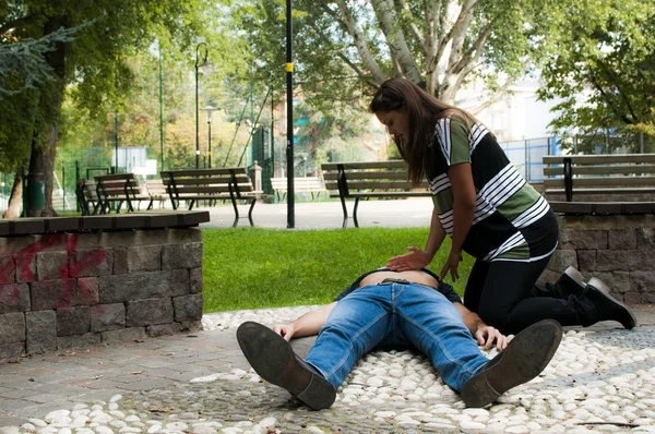 Vitala parametrar och hjärtmassage för HLR — Stockfoto