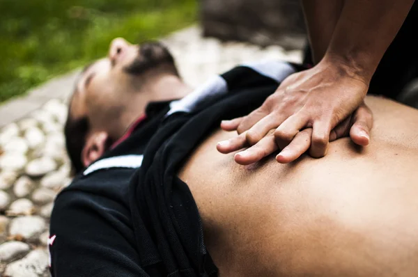 Parâmetros vitais e massagem cardíaca para RCP — Fotografia de Stock