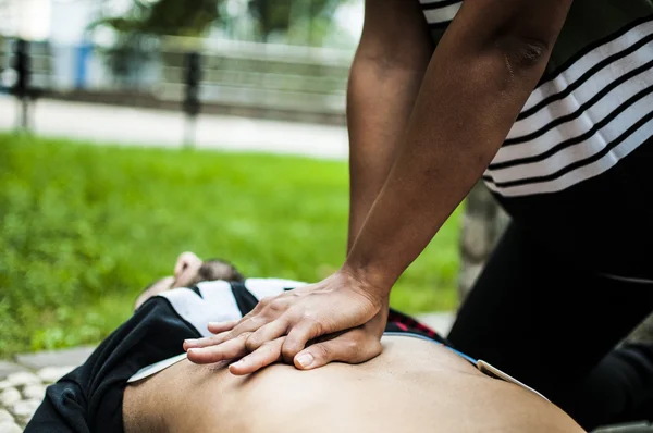 Parâmetros vitais e massagem cardíaca para RCP — Fotografia de Stock