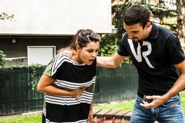 boğucu bir kıza yardım