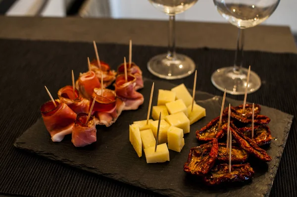 Aperitivo nocturno para dos personas — Foto de Stock