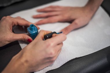 Renkli oje koltuklu saç yıkama teknesi