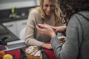 dostluk ve teknoloji