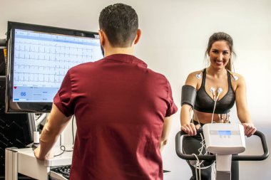 Elektrokardiyogram kontrol etmek