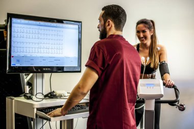 Elektrokardiyogram kontrol etmek