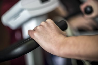 Elektrokardiyogram kontrol etmek