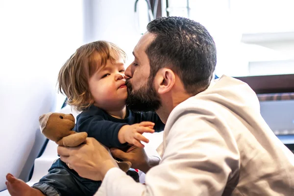 Homme Et Bebe Tenant Jouet Image Libre De Droit Par Photographee Eu C Homme Et Bebe Tenant Jouet Image Libre De Droit Par Photographee Eu C