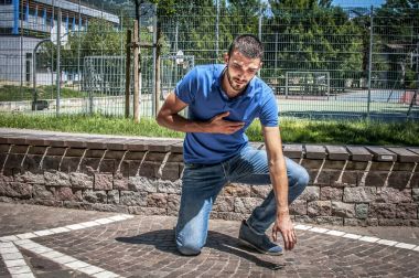 Adam kalp krizi sırasında yardım arama