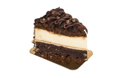 Beyaz arka plan üzerinde izole çikolatalı cheesecake