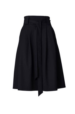 izole beyaz zemin üzerine siyah etek 