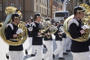 Stockholm, İsveç-09.06. 2013: Kraliyet Sarayı 'nda muhafız değişimi.