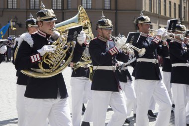 Stockholm, İsveç-09.06. 2013: Kraliyet Sarayı 'nda muhafız değişimi.