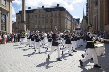 Stockholm, İsveç-09.06. 2013: Kraliyet Sarayı 'nda muhafız değişimi.