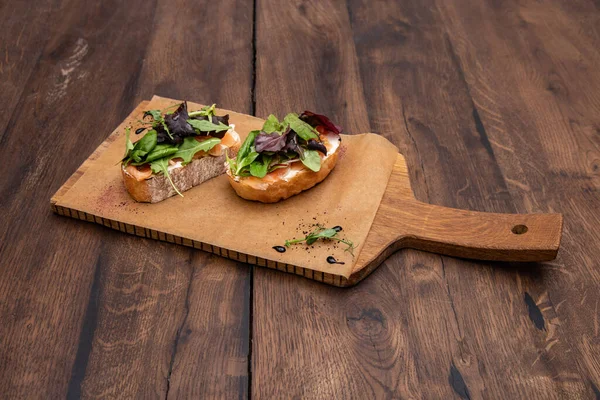 Bruschetta Mit Lachs Ciabatta Leicht Gesalzener Lachs Frischkäse Und Gemischter — Stockfoto