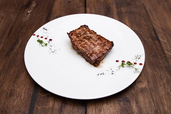 Sappige Striploin Steak Dunne Rand Van Het Rundvlees Tijm Olijfolie — Stockfoto